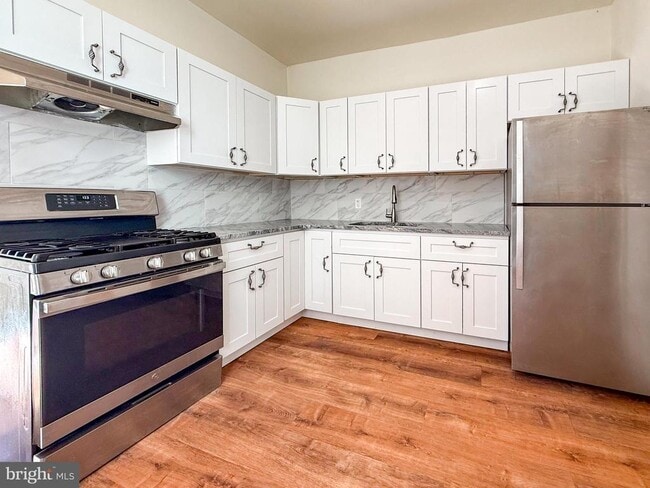 Building Photo - 156 W Albanus St