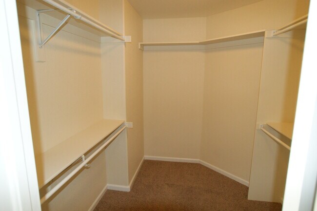 Building Photo - 426 Saint Ida Cir