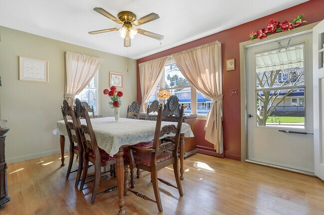 Building Photo - 203 Roxbury Road - $1200/month - Available...