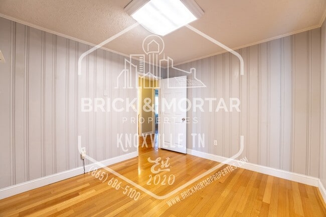 Building Photo - 815 Julianne Dr