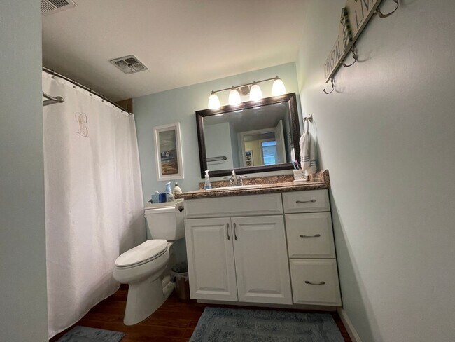 Building Photo - 2100 W Beach Drive