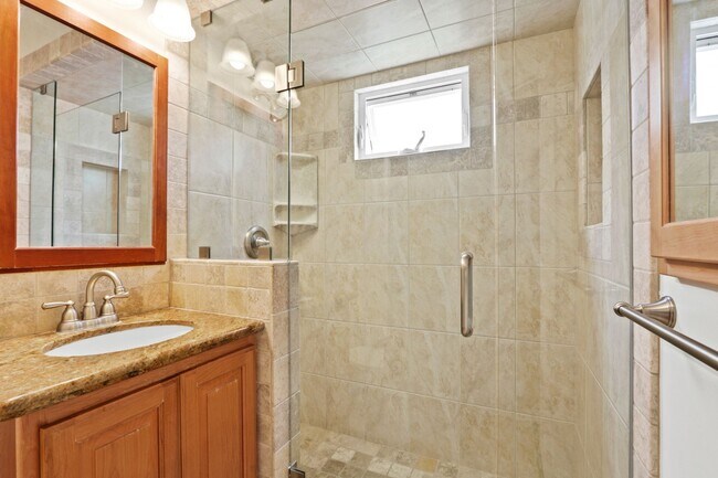 Building Photo - 75 Glendora