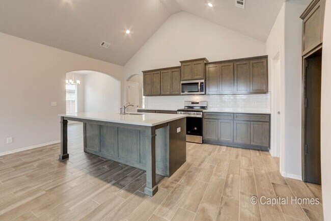 Building Photo - Move In Special! Relax In The Comfort of a...