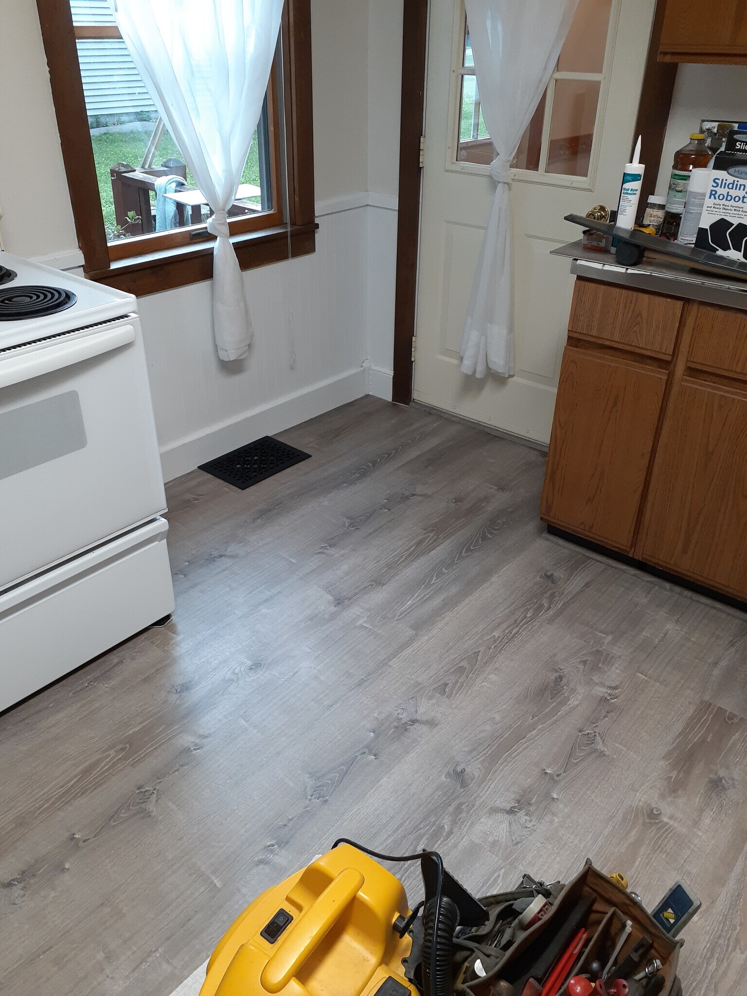 Kitchen - 401 Lewis St