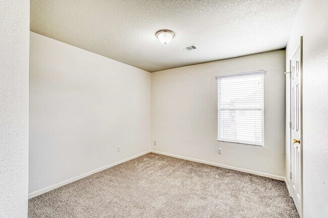 Building Photo - 3514 Barkers Crossing Ave