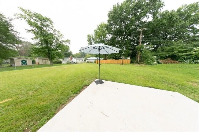 Building Photo - 406 7th St Terrace