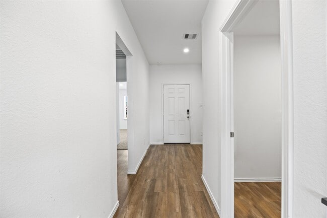 Building Photo - 14200 Yellow Jacket Ct