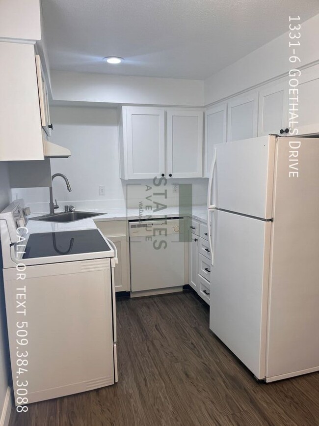 Building Photo - 1331 Goethals Dr