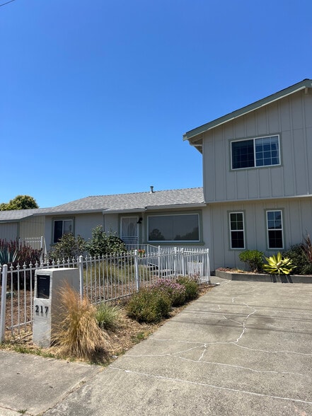 Building Photo - 217 Mendocino St
