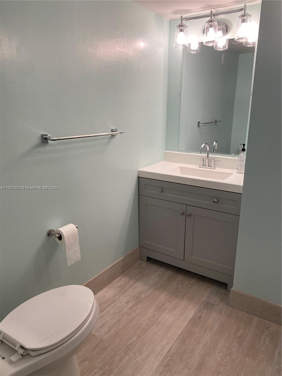 Building Photo - 3119 Oakland Shores Dr