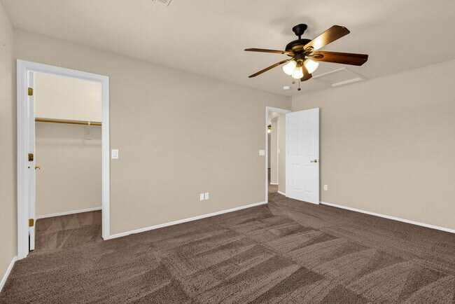 Building Photo - 1412 E Powell Way