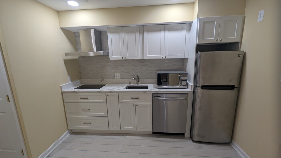 Building Photo - 4688 Woodland Rd