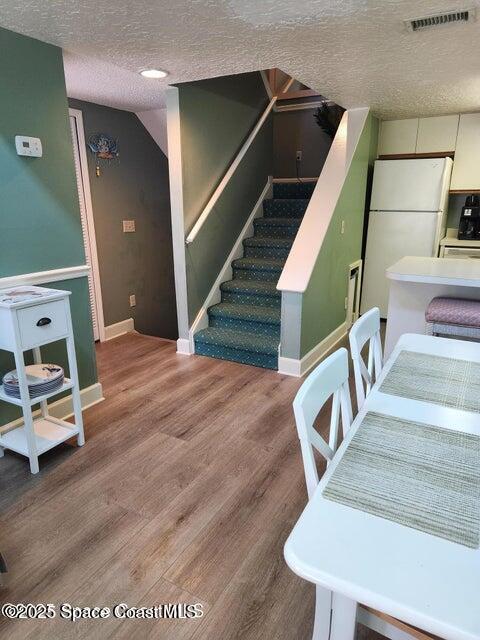 Building Photo - 8600 Ridgewood Ave