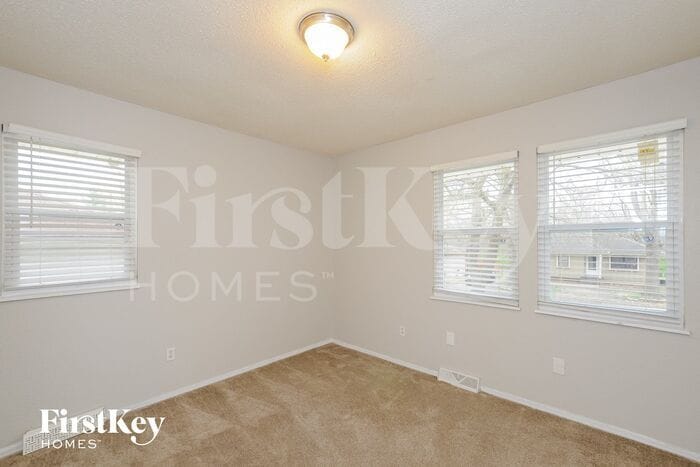 Building Photo - 11931 Smalley Ave