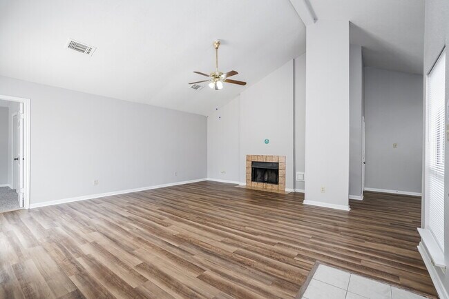 Building Photo - 6862 Heather Hollow Dr