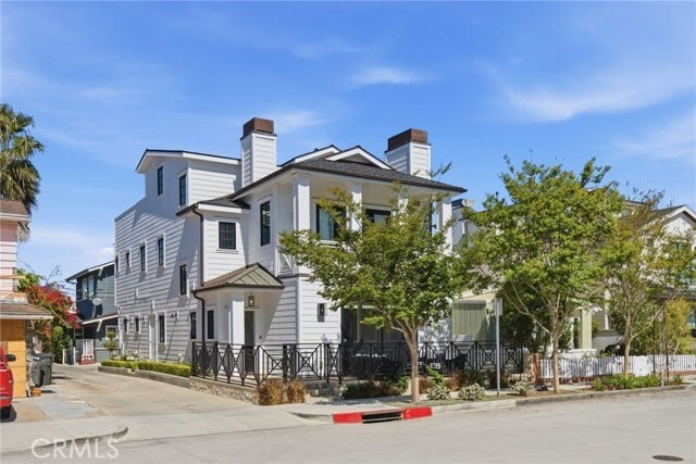 Building Photo - 305 Montero Ave