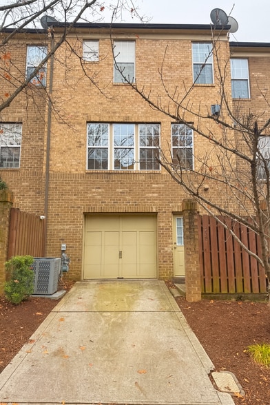 Building Photo - 250 W Bland St