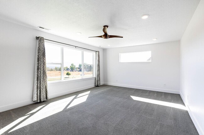 Building Photo - Stunning Modern Home in Charming Midway – ...