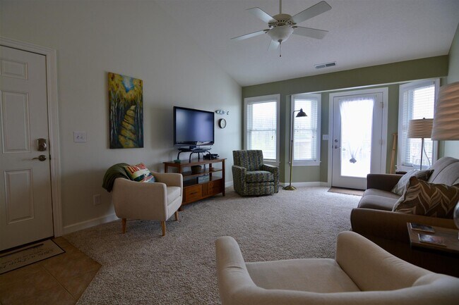 Building Photo - 12368 Bridgeview Dr N