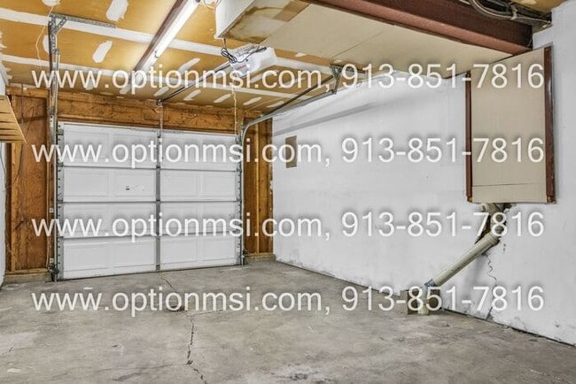 Building Photo - **Spacious 2-Bedroom Duplex in a Cul-de-Sac!**