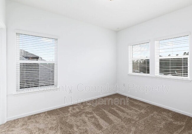 Building Photo - 374 Ness Cir