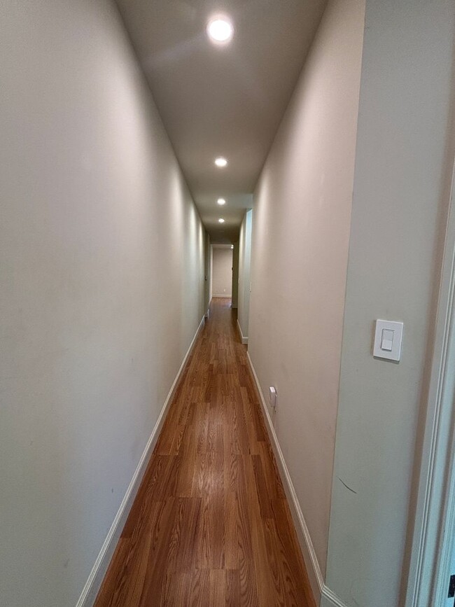 Building Photo - 2264