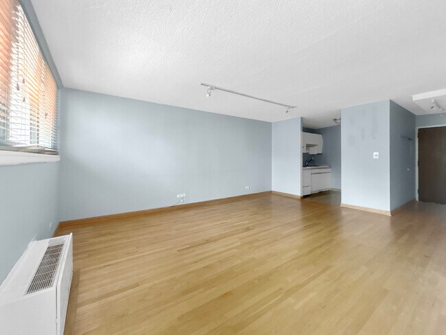Building Photo - 30 E Division St