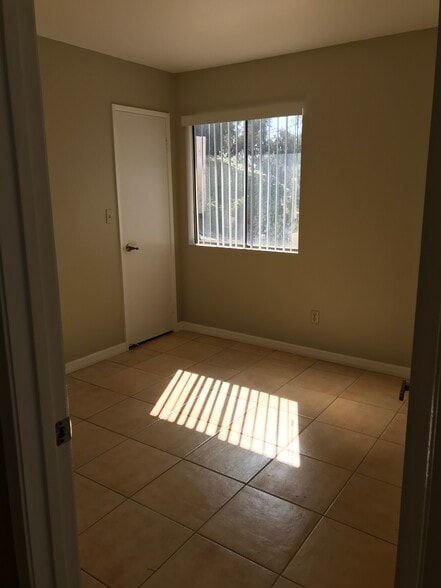Bedroom with walk in closet - 1964 Paseo del Rey
