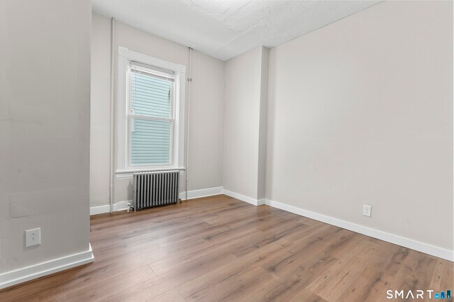 Building Photo - 394 Gregory St