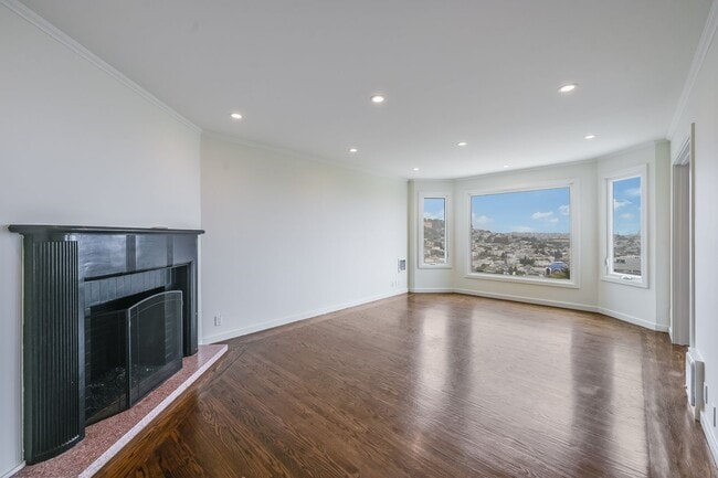 Building Photo - Panoramic SF Views, Elevated Cul-de-Sac Home in Eureka Valley