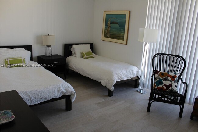 Building Photo - 881 Ocean Dr