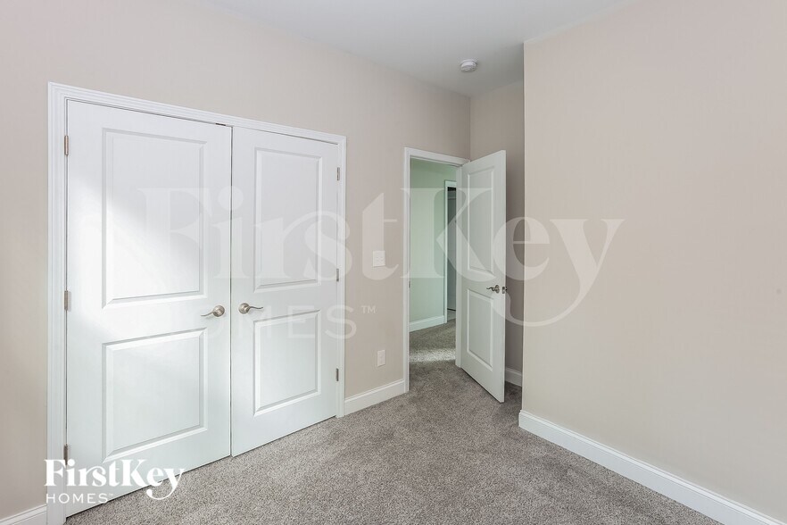Building Photo - 6816 Rio Grande Ln