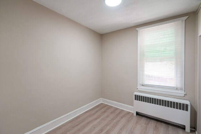 Building Photo - 2109 S 67th St