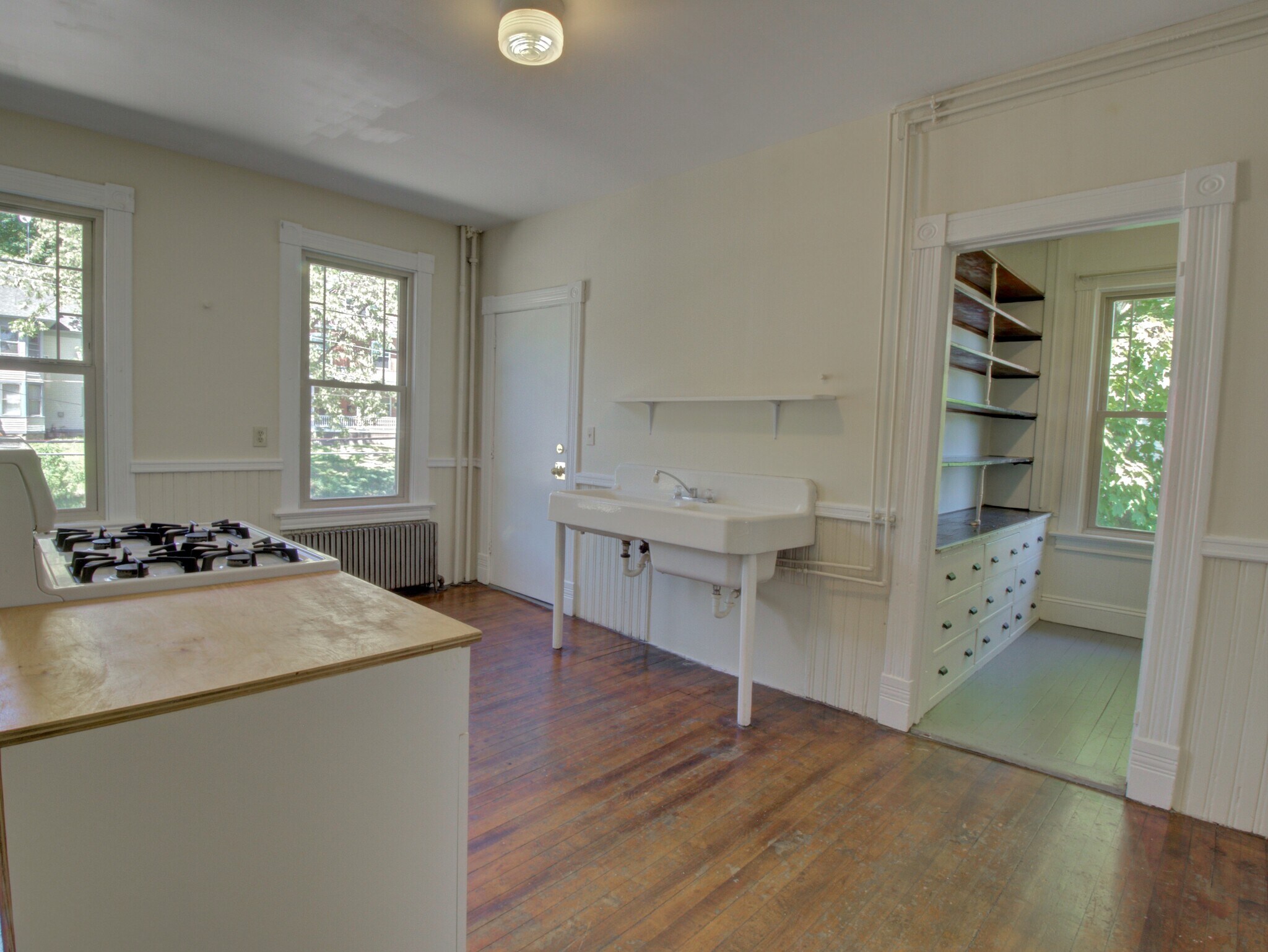 Building Photo - 324 Valley St