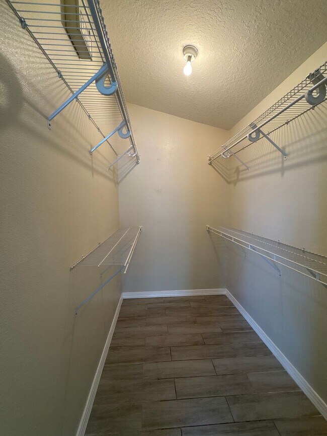 Building Photo - 3 Bedroom 2 Bathroom in Clermont