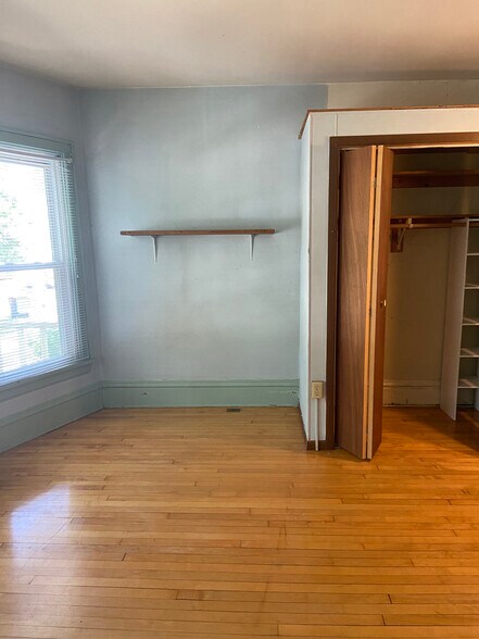 Building Photo - 447 W Mifflin St