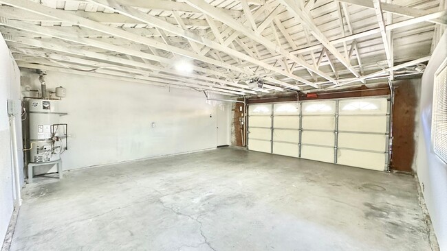 Building Photo - Beautiful Ranch-Style, Single-Story, on Co...