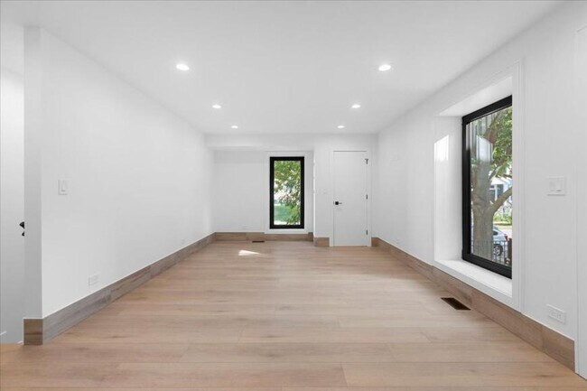 Building Photo - 4 bedroom in Chicago IL 60647