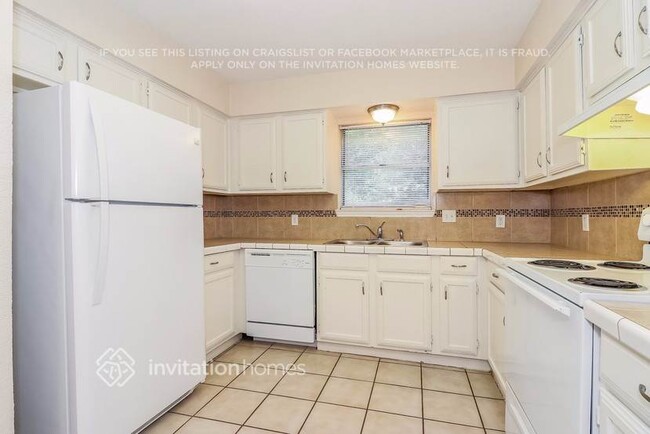 Building Photo - 6408 Big Springs Dr