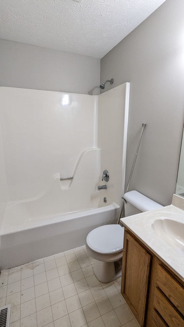 Building Photo - 3-bedroom raised ranch with finished basement and great flow