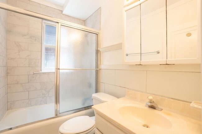 Building Photo - 1115 Edward Terrace