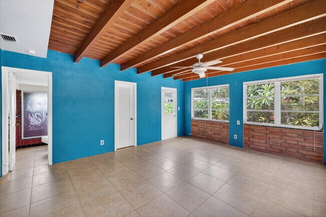 Building Photo - 841 SW 18th Ct
