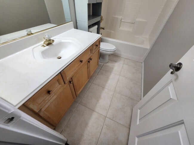 Building Photo - Gorgeous 3Bed/2.5 Bath home- located in N. Summerlin gated Community