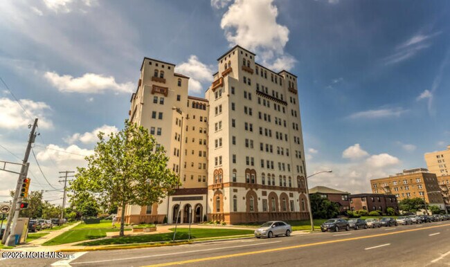 Building Photo - 400 Deal Lake Dr