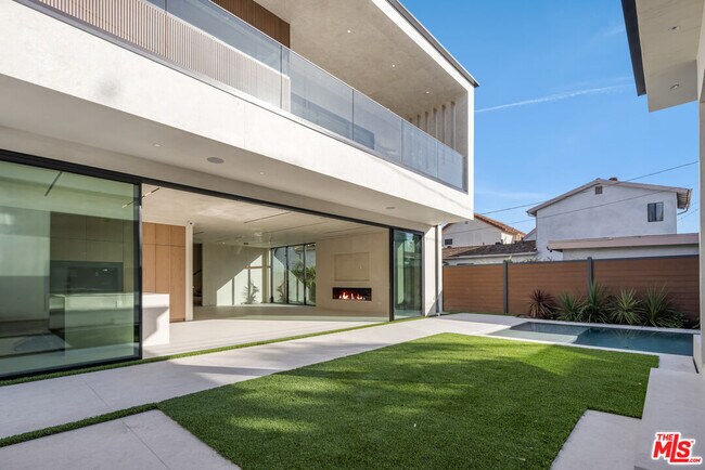 Building Photo - 441 Croft Ave