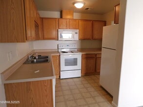 Building Photo - 685 Sunny Ln