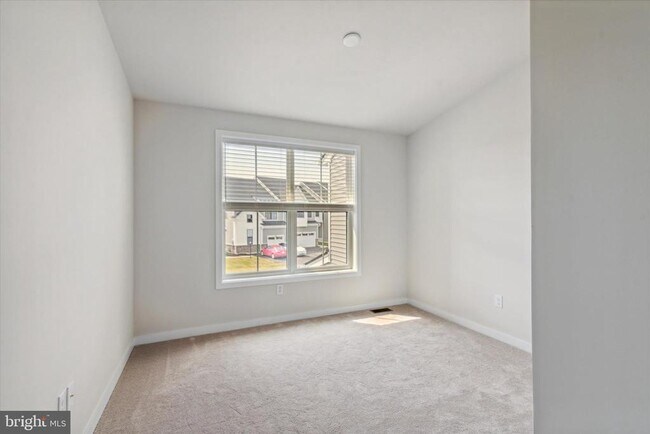 Building Photo - 15 Tamarack Cir