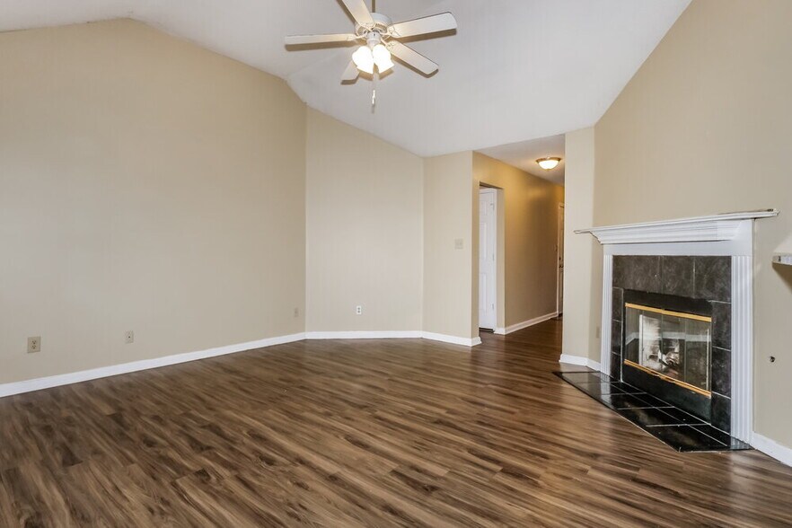 Building Photo - 2184 Stone Stream Dr