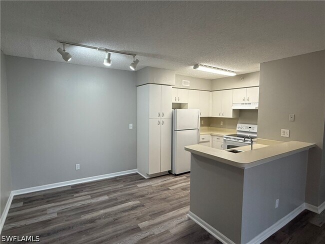 Building Photo - 13521 Eagle Ridge Dr