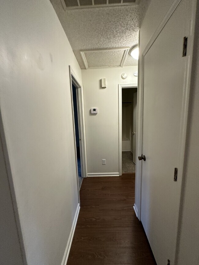 Building Photo - 104 Glenside Ct